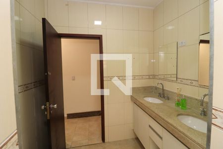 Casa para alugar com 184m², 3 quartos e 3 vagasBanheiro