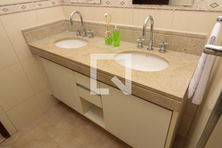 Casa para alugar com 184m², 3 quartos e 3 vagasBanheiro