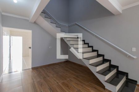 Escada de casa para alugar com 3 quartos, 127m² em Jardim Santa Clara, Guarulhos