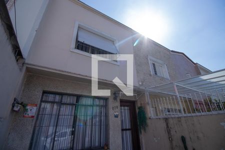 Casa à venda com 120m², 3 quartos e 1 vaga Casa à venda com 120m², 3 quartos e 1 vagaFachada