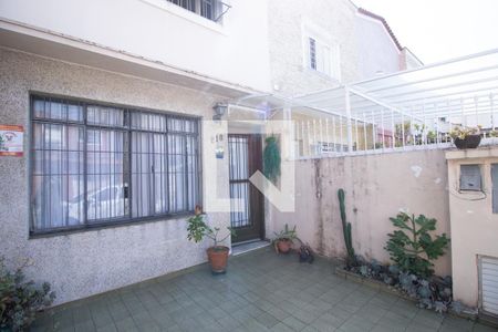 Casa à venda com 120m², 3 quartos e 1 vaga Casa à venda com 120m², 3 quartos e 1 vagaFachada