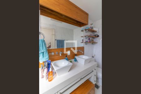 Casa de condomínio à venda com 257m², 5 quartos e 3 vagasSuíte 1 - Master - banheiro