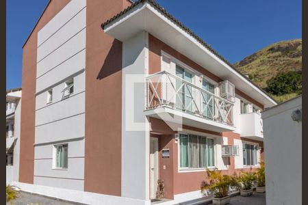 Casa de condomínio à venda com 257m², 5 quartos e 3 vagasFachada