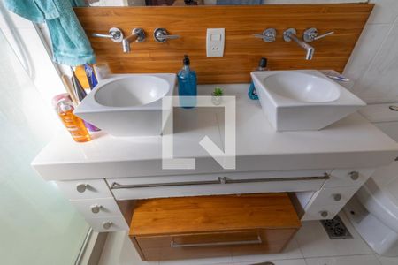 Casa de condomínio à venda com 257m², 5 quartos e 3 vagasSuíte 1 - Master - banheiro