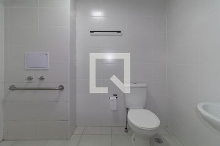 Banheiro de kitnet/studio para alugar com 1 quarto, 26m² em Jardim Independência, São Paulo