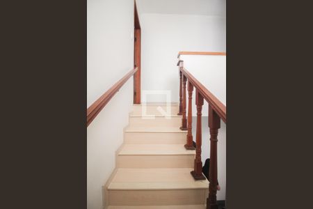 Casa à venda com 207m², 3 quartos e 2 vagasEscada