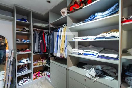 Casa à venda com 235m², 3 quartos e 2 vagasCloset da Suíte