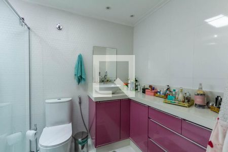 Casa à venda com 235m², 3 quartos e 2 vagasBanheiro da Suíte