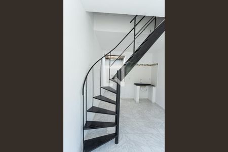 Escada de casa para alugar com 2 quartos, 50m² em Casa Verde Média, São Paulo