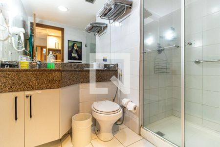 Banheiro de kitnet/studio para alugar com 1 quarto, 32m² em República, São Paulo