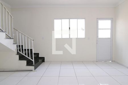 Sala de casa de condomínio para alugar com 2 quartos, 70m² em Vila Uniao (zona Leste), São Paulo