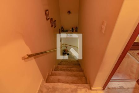 Casa à venda com 100m², 3 quartos e 2 vagasEscada