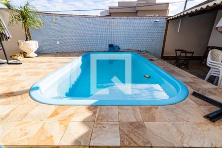 Casa à venda com 250m², 3 quartos e 1 vaga Casa à venda com 250m², 3 quartos e 1 vagaPiscina