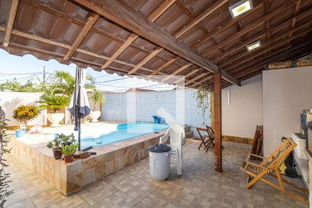 Casa à venda com 250m², 3 quartos e 1 vaga Casa à venda com 250m², 3 quartos e 1 vagaQuintal