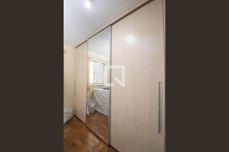 Apartamento à venda com 79m², 2 quartos e 2 vagasQuarto 2 - Armários