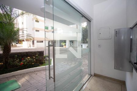 Apartamento à venda com 79m², 2 quartos e 2 vagasHall social