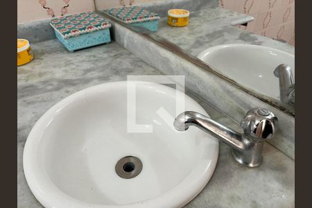 Casa à venda com 300m², 5 quartos e 4 vagasBanheiro da Suíte