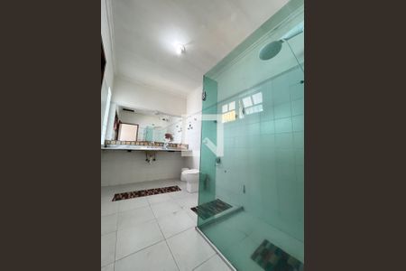 Casa à venda com 300m², 5 quartos e 4 vagasBanheiro Corredor