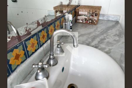 Casa à venda com 300m², 5 quartos e 4 vagasBanheiro Corredor