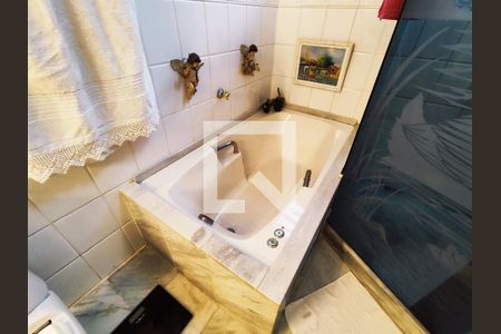 Casa de condomínio à venda com 300m², 4 quartos e 3 vagasBanheira