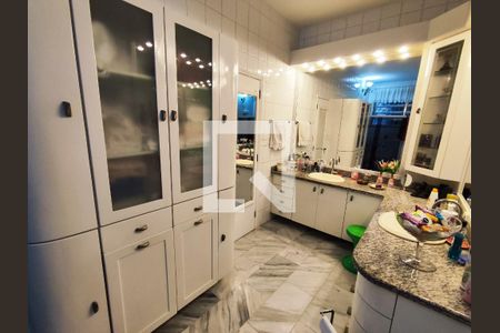 Casa de condomínio à venda com 300m², 4 quartos e 3 vagasBanheiro do Quarto 3