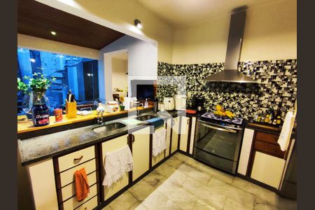 Casa de condomínio à venda com 300m², 4 quartos e 3 vagasCozinha