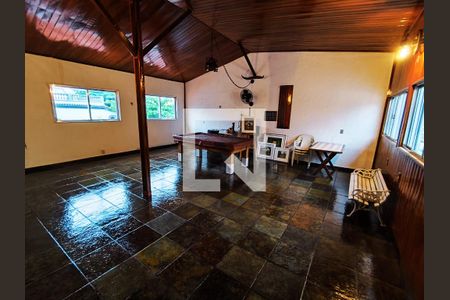 Casa de condomínio à venda com 300m², 4 quartos e 3 vagasTerraço