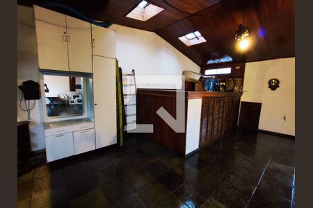 Casa de condomínio à venda com 300m², 4 quartos e 3 vagasTerraço