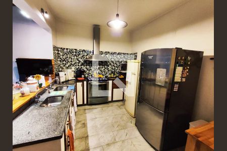 Casa de condomínio à venda com 300m², 4 quartos e 3 vagasCozinha