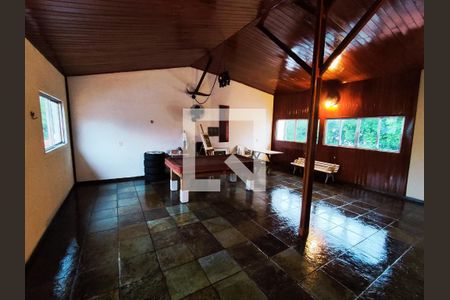 Casa de condomínio à venda com 300m², 4 quartos e 3 vagasTerraço