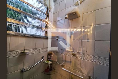 Casa de condomínio à venda com 300m², 4 quartos e 3 vagasChuveiro