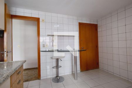 Apartamento à venda com 82m², 2 quartos e 1 vagaCozinha - Armários