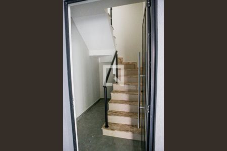 Casa de condomínio à venda com 100m², 2 quartos e 5 vagas Casa de condomínio à venda com 100m², 2 quartos e 5 vagasEscada