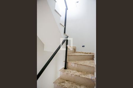 Casa de condomínio à venda com 100m², 2 quartos e 5 vagas Casa de condomínio à venda com 100m², 2 quartos e 5 vagasEscada