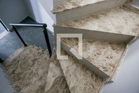 Casa de condomínio à venda com 100m², 2 quartos e 5 vagas Casa de condomínio à venda com 100m², 2 quartos e 5 vagasEscada