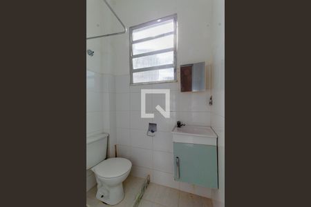 Banheiro de kitnet/studio para alugar com 1 quarto, 17m² em Laranjeiras, Rio de Janeiro