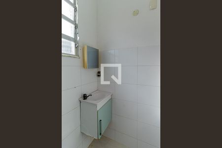 Banheiro de kitnet/studio para alugar com 1 quarto, 17m² em Laranjeiras, Rio de Janeiro