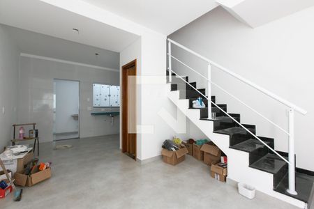 Sala de casa de condomínio para alugar com 2 quartos, 65m² em Itaquera, São Paulo