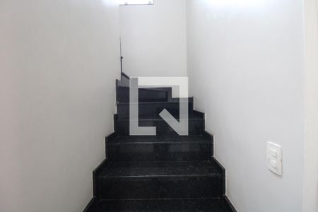 Escada de casa à venda com 3 quartos, 178m² em Jardim Palmares (zona Sul), São Paulo