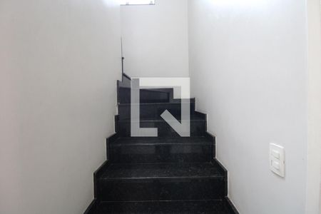 Escada de casa à venda com 3 quartos, 178m² em Jardim Palmares (zona Sul), São Paulo