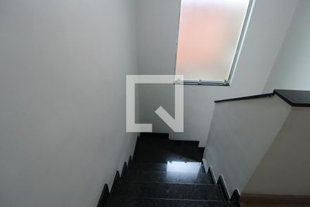 Escada de casa à venda com 3 quartos, 178m² em Jardim Palmares (zona Sul), São Paulo