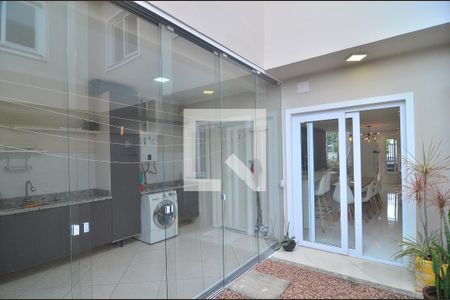 Casa à venda com 138m², 3 quartos e 2 vagasPátio