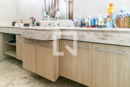 Casa à venda com 7272m², 5 quartos e 20 vagasBanheiro da Suíte 1