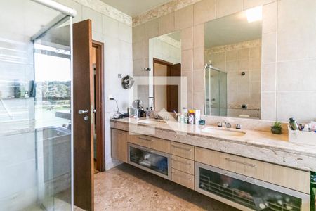 Casa à venda com 7272m², 5 quartos e 20 vagasBanheiro da Suíte 2