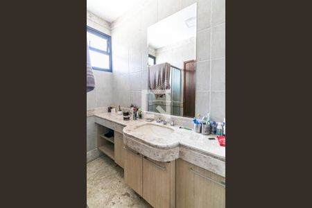 Casa à venda com 7272m², 5 quartos e 20 vagasBanheiro da Suíte 1