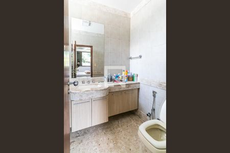 Casa à venda com 7272m², 5 quartos e 20 vagasBanheiro da Suíte 1