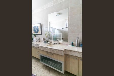 Casa à venda com 7272m², 5 quartos e 20 vagasBanheiro Social