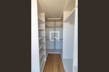 Casa de condomínio à venda com 1200m², 4 quartos e 3 vagasSuíte Master 2 - closet