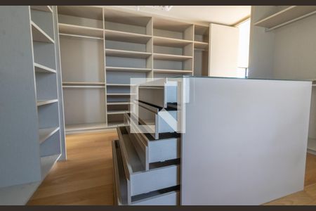 Casa de condomínio à venda com 1200m², 4 quartos e 3 vagasSuíte Master 1 - closet