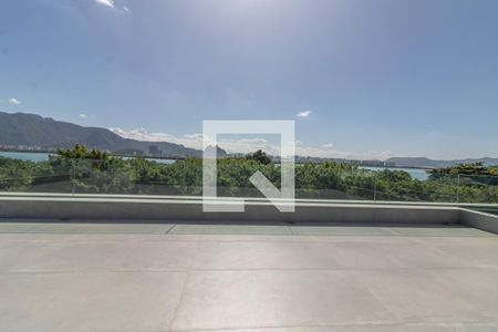 Casa de condomínio à venda com 1200m², 4 quartos e 3 vagasTerraço